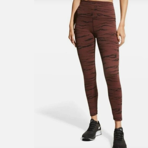 Beyond Yoga High Waisted Midi Legging in Rosewood Brown Jaquard - Picture 7 of 7